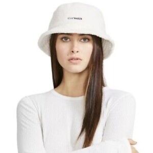 Steve Madden Sherpa Bucket Hat NWT Satin Lined